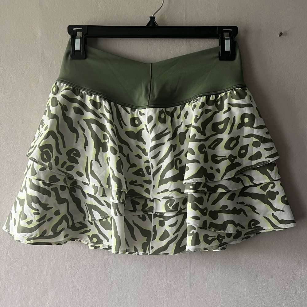 Aerie Offline Green & Cream Animal Print Maggie Ruffle Tiered Tennis Skort Sz M